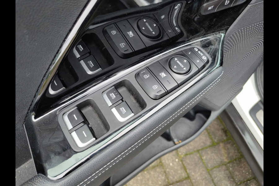 Kia e-Niro Executive 64kWh SOH 100% Leer Elek.Stoel+Memory Warmtepomp Pdc Navi Ecc Camera Apple Carplay Android Auto Stoelverwarming+Koeling Stuurverwarming Lmv Privacy Glas DAB Vess Lane Assist Blind Spot 1e Eigenaar Origineel Nederlandse Auto Zeer compleet!