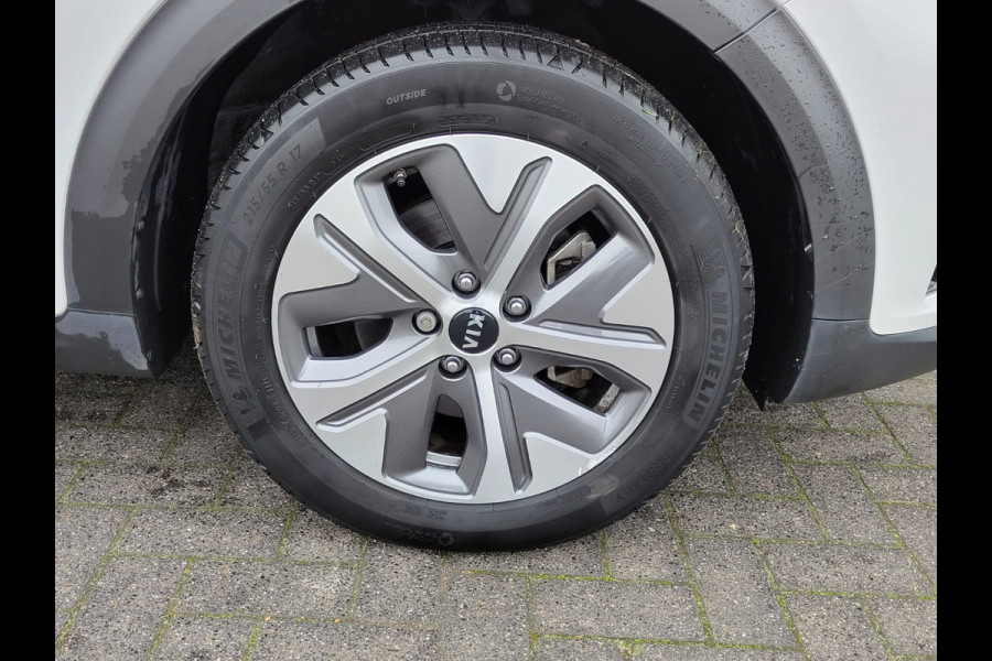 Kia e-Niro Executive 64kWh SOH 100% Leer Elek.Stoel+Memory Warmtepomp Pdc Navi Ecc Camera Apple Carplay Android Auto Stoelverwarming+Koeling Stuurverwarming Lmv Privacy Glas DAB Vess Lane Assist Blind Spot 1e Eigenaar Origineel Nederlandse Auto Zeer compleet!