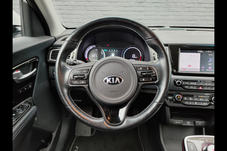 Kia e-Niro Executive 64kWh SOH 100% Leer Elek.Stoel+Memory Warmtepomp Pdc Navi Ecc Camera Apple Carplay Android Auto Stoelverwarming+Koeling Stuurverwarming Lmv Privacy Glas DAB Vess Lane Assist Blind Spot 1e Eigenaar Origineel Nederlandse Auto Zeer compleet!
