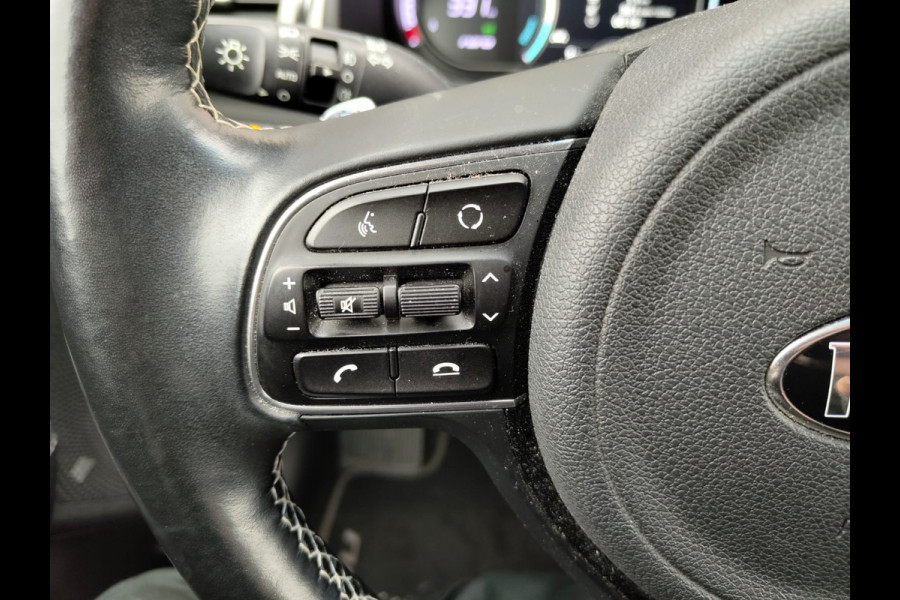 Kia e-Niro Executive 64kWh SOH 100% Leer Elek.Stoel+Memory Warmtepomp Pdc Navi Ecc Camera Apple Carplay Android Auto Stoelverwarming+Koeling Stuurverwarming Lmv Privacy Glas DAB Vess Lane Assist Blind Spot 1e Eigenaar Origineel Nederlandse Auto Zeer compleet!