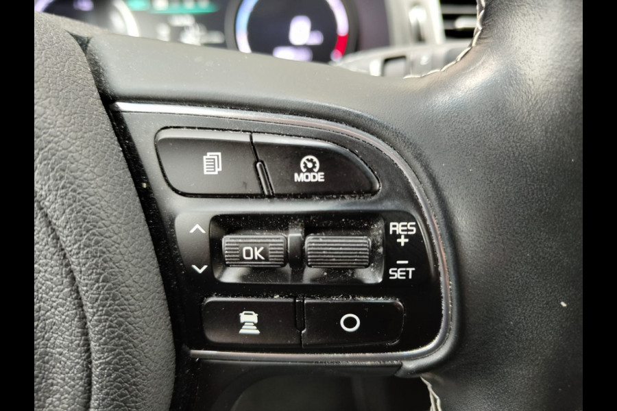 Kia e-Niro Executive 64kWh SOH 100% Leer Elek.Stoel+Memory Warmtepomp Pdc Navi Ecc Camera Apple Carplay Android Auto Stoelverwarming+Koeling Stuurverwarming Lmv Privacy Glas DAB Vess Lane Assist Blind Spot 1e Eigenaar Origineel Nederlandse Auto Zeer compleet!