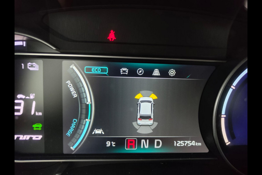 Kia e-Niro Executive 64kWh SOH 100% Leer Elek.Stoel+Memory Warmtepomp Pdc Navi Ecc Camera Apple Carplay Android Auto Stoelverwarming+Koeling Stuurverwarming Lmv Privacy Glas DAB Vess Lane Assist Blind Spot 1e Eigenaar Origineel Nederlandse Auto Zeer compleet!