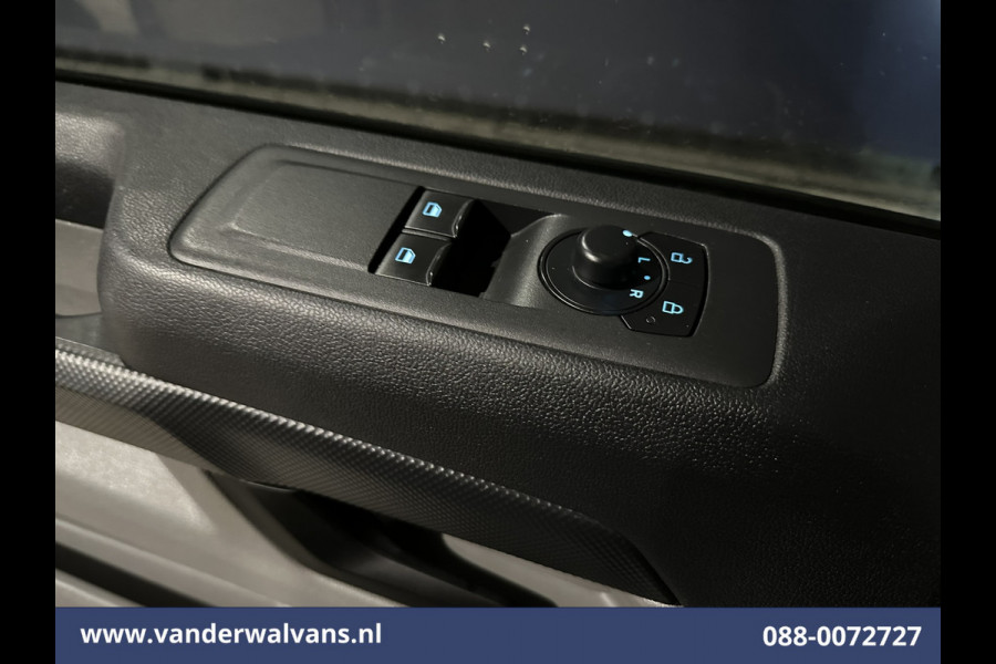 Ford Transit Custom 2.0 TDCI 136pk L2H1 Euro6 Airco | Camera | LED | Cruisecontrol | Verwarmde voorruit Parkeersensoren, Bijrijdersbank, 2800kg trekvermogen