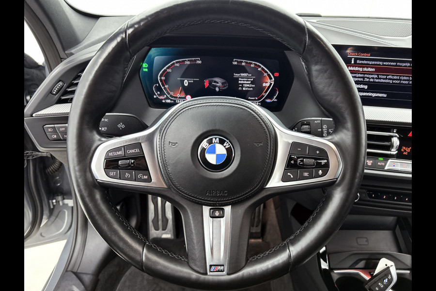 BMW 1-serie 120i M-SPORT Business Edition Plus(Dealer OnderH, Carplay, Stoel& Stuur Verwarming, Head-up, SfeerV, PDC V+A, Etc)