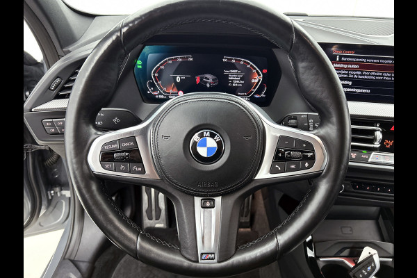 BMW 1-serie 120i M-SPORT Business Edition Plus(Dealer OnderH, Carplay, Stoel& Stuur Verwarming, Head-up, SfeerV, PDC V+A, Etc)