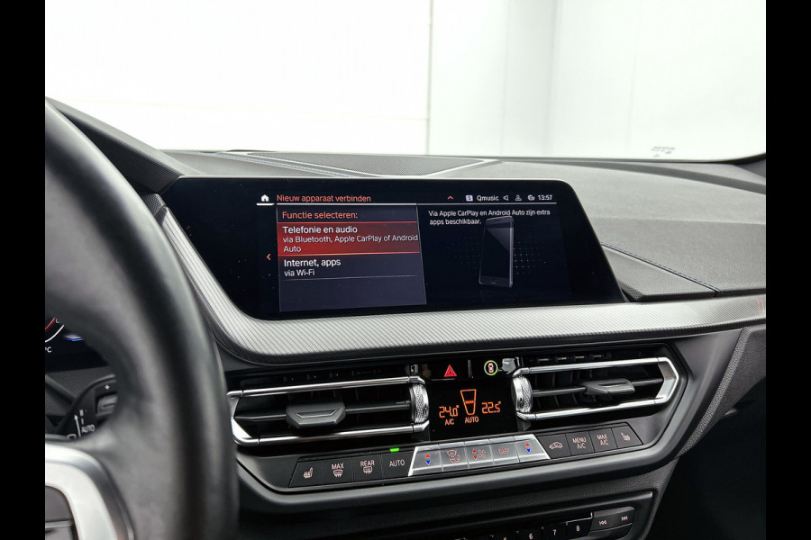 BMW 1-serie 120i M-SPORT Business Edition Plus(Dealer OnderH, Carplay, Stoel& Stuur Verwarming, Head-up, SfeerV, PDC V+A, Etc)