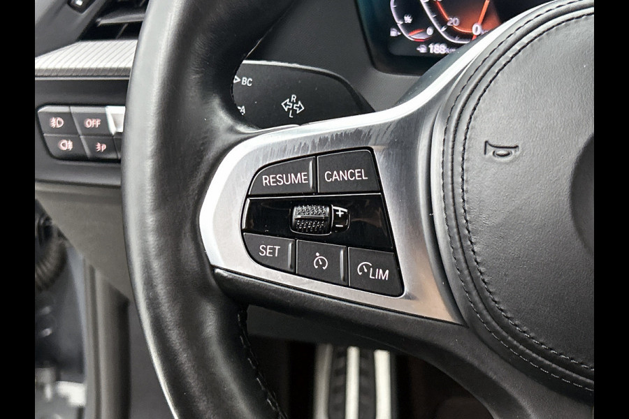 BMW 1-serie 120i M-SPORT Business Edition Plus(Dealer OnderH, Carplay, Stoel& Stuur Verwarming, Head-up, SfeerV, PDC V+A, Etc)