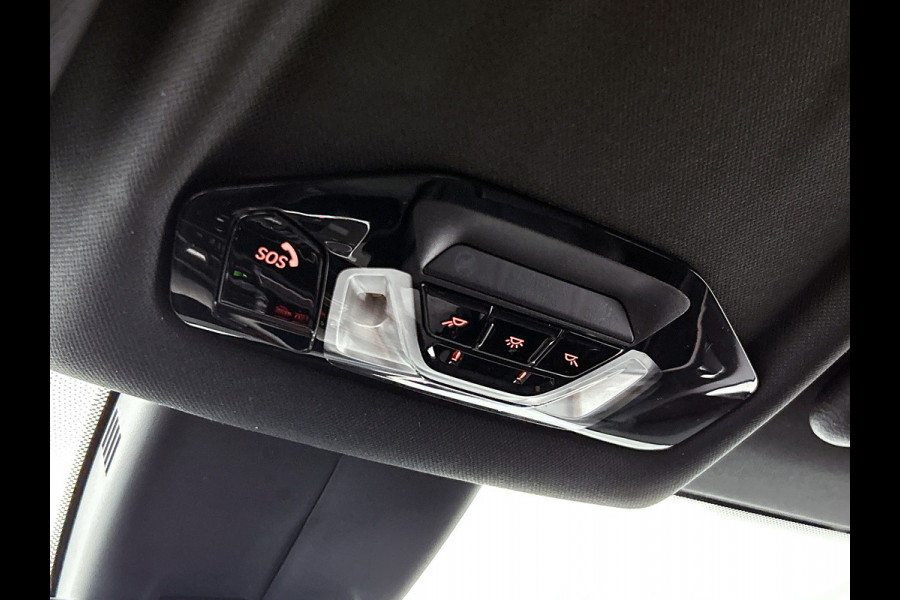 BMW 1-serie 120i M-SPORT Business Edition Plus(Dealer OnderH, Carplay, Stoel& Stuur Verwarming, Head-up, SfeerV, PDC V+A, Etc)