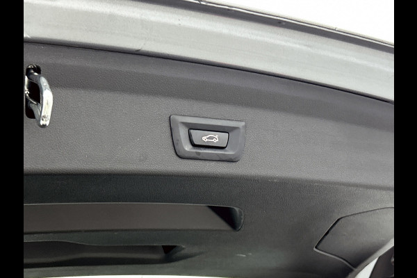 BMW 1-serie 120i M-SPORT Business Edition Plus(Dealer OnderH, Carplay, Stoel& Stuur Verwarming, Head-up, SfeerV, PDC V+A, Etc)