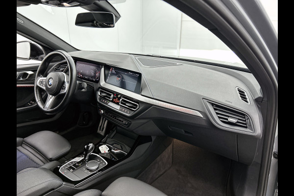 BMW 1-serie 120i M-SPORT Business Edition Plus(Dealer OnderH, Carplay, Stoel& Stuur Verwarming, Head-up, SfeerV, PDC V+A, Etc)