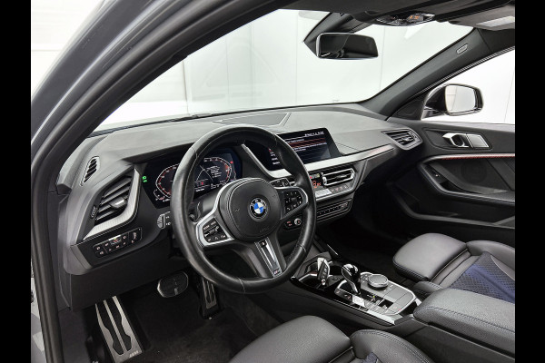 BMW 1-serie 120i M-SPORT Business Edition Plus(Dealer OnderH, Carplay, Stoel& Stuur Verwarming, Head-up, SfeerV, PDC V+A, Etc)