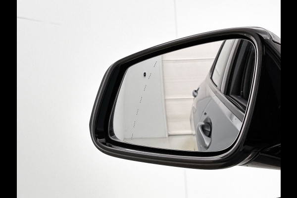 BMW 1-serie 120i M-SPORT Business Edition Plus(Dealer OnderH, Carplay, Stoel& Stuur Verwarming, Head-up, SfeerV, PDC V+A, Etc)