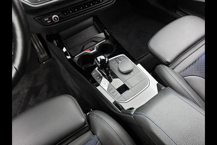 BMW 1-serie 120i M-SPORT Business Edition Plus(Dealer OnderH, Carplay, Stoel& Stuur Verwarming, Head-up, SfeerV, PDC V+A, Etc)