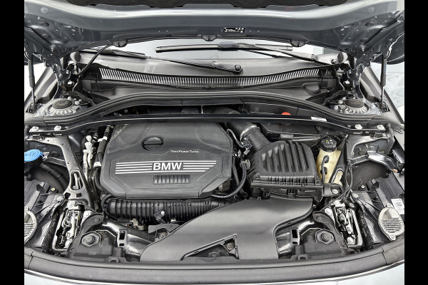 BMW 1-serie 120i M-SPORT Business Edition Plus(Dealer OnderH, Carplay, Stoel& Stuur Verwarming, Head-up, SfeerV, PDC V+A, Etc)