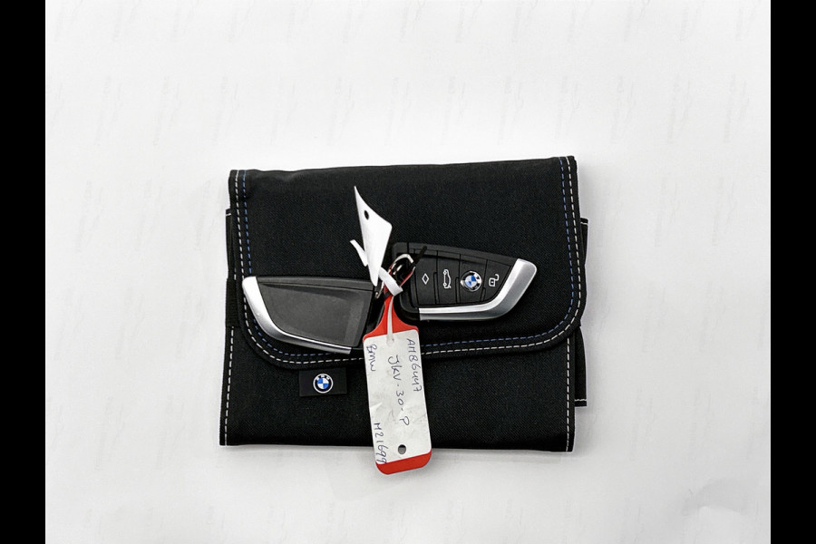 BMW 1-serie 120i M-SPORT Business Edition Plus(Dealer OnderH, Carplay, Stoel& Stuur Verwarming, Head-up, SfeerV, PDC V+A, Etc)