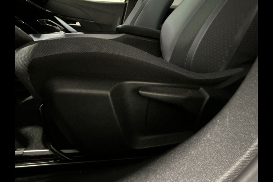 Peugeot e-2008 EV Allure 50 kWh Panoramadak | Cruise Control | 18 "Inch LM Velgen