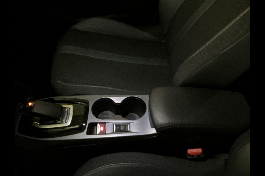 Peugeot e-2008 EV Allure 50 kWh Panoramadak | Cruise Control | 18 "Inch LM Velgen