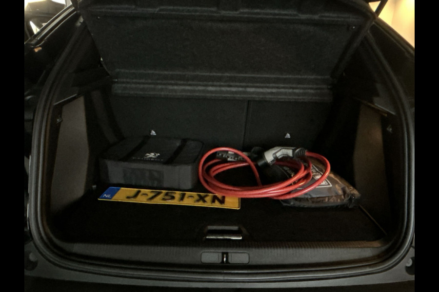 Peugeot e-2008 EV Allure 50 kWh Panoramadak | Cruise Control | 18 "Inch LM Velgen