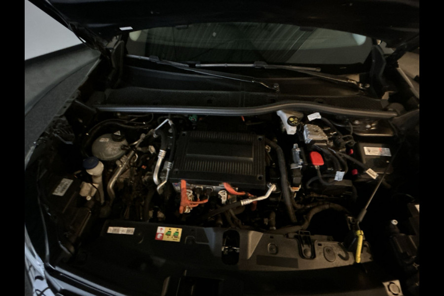 Peugeot e-2008 EV Allure 50 kWh Panoramadak | Cruise Control | 18 "Inch LM Velgen