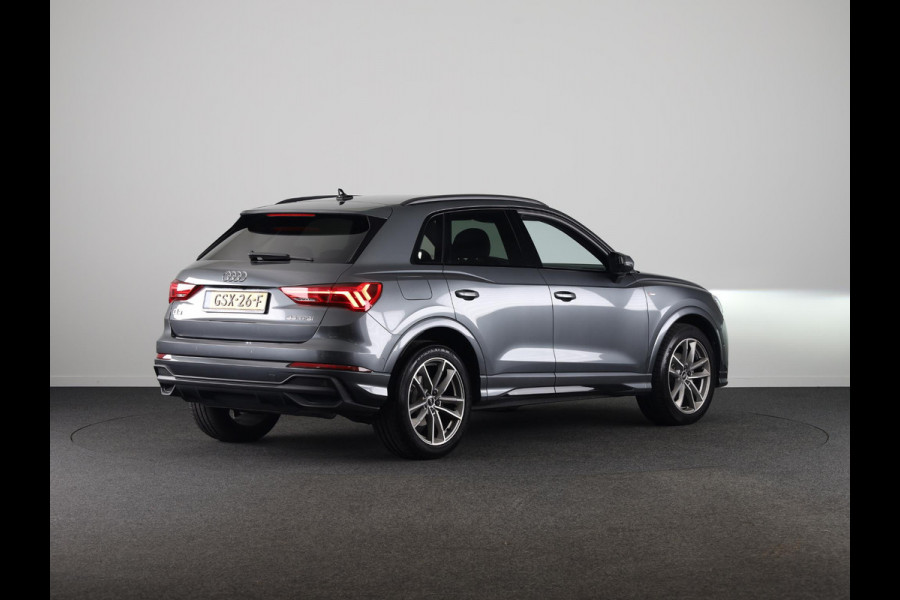 Audi Q3 35 TFSI S edition Competition 150pk| Verlengde garantie | Navigatie | Parkeercamera | 19 inch Lichtmetalen velgen | Apple Carplay/ Android Auto