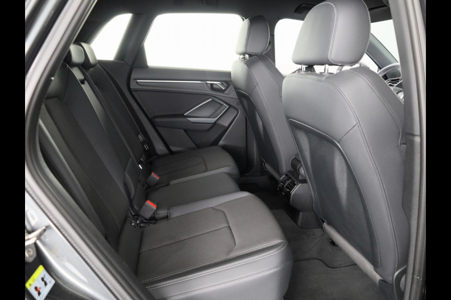 Audi Q3 35 TFSI S edition Competition 150pk| Verlengde garantie | Navigatie | Parkeercamera | 19 inch Lichtmetalen velgen | Apple Carplay/ Android Auto