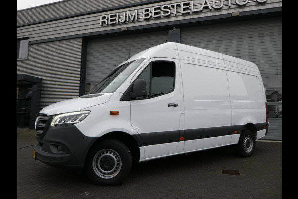 Mercedes-Benz Sprinter 317cdi 170pk L2H2 Airco, camera, Navi, Mbux 10, LED, Xenon, 3-Zits.