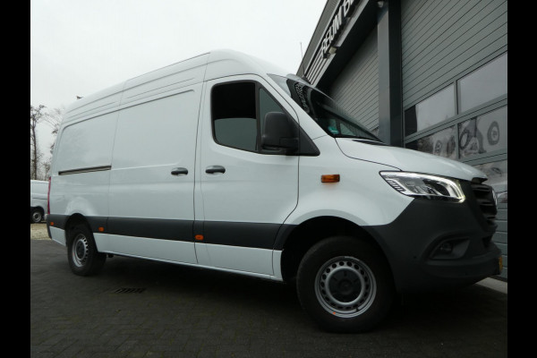Mercedes-Benz Sprinter 317cdi 170pk L2H2 Airco, camera, Navi, Mbux 10, LED, Xenon, 3-Zits.