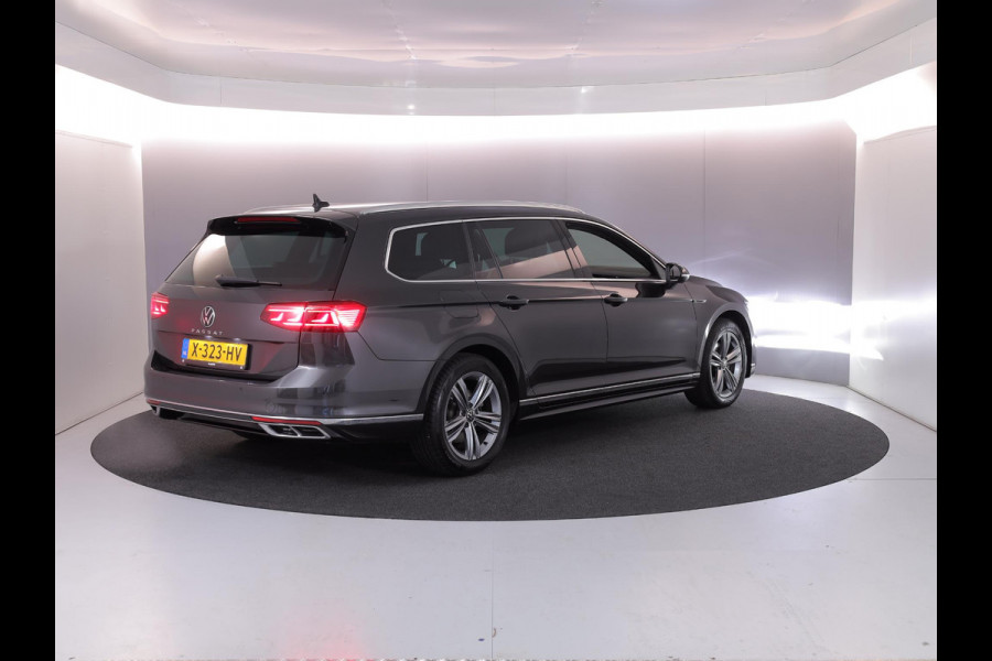 Volkswagen Passat Variant 1.5 TSI R-Line Business 150 pk Automaat (DSG) | Verlengde garantie | Navigatie | Parkeersensoren | Achteruitrijcamera | Stoelverwarming |