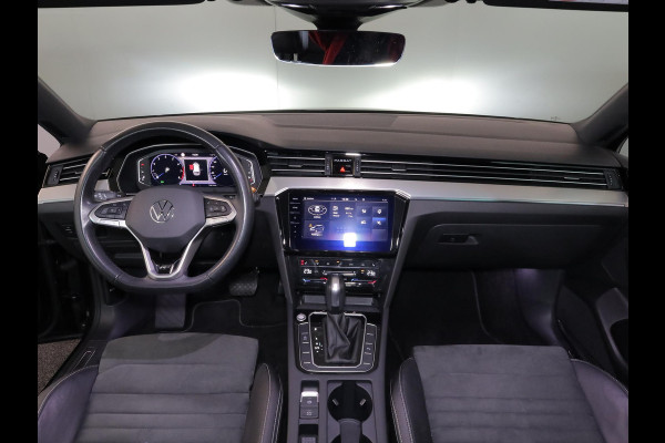Volkswagen Passat Variant 1.5 TSI R-Line Business 150 pk Automaat (DSG) | Verlengde garantie | Navigatie | Parkeersensoren | Achteruitrijcamera | Stoelverwarming |