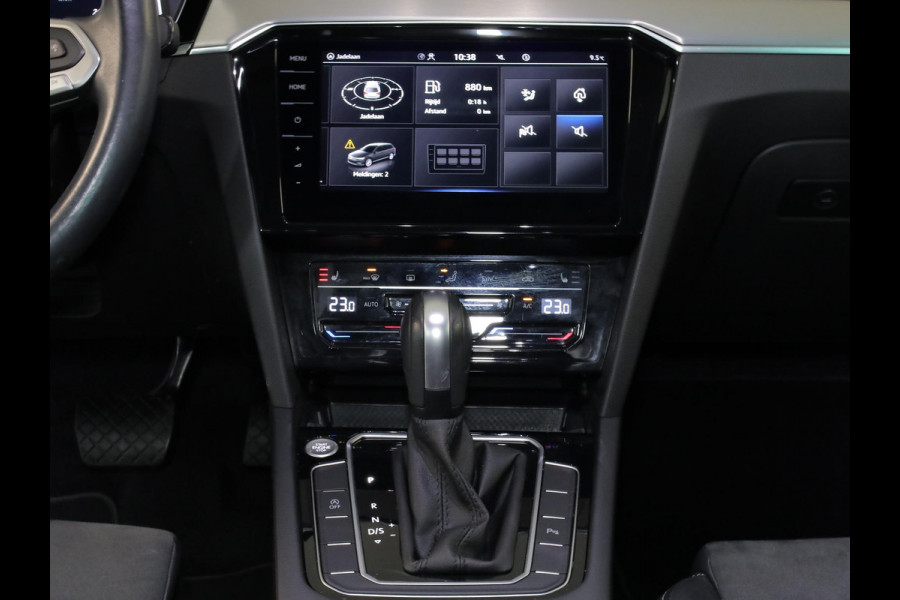 Volkswagen Passat Variant 1.5 TSI R-Line Business 150 pk Automaat (DSG) | Verlengde garantie | Navigatie | Parkeersensoren | Achteruitrijcamera | Stoelverwarming |