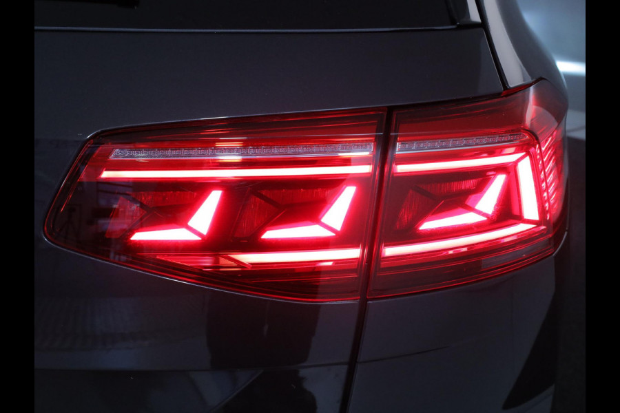 Volkswagen Passat Variant 1.5 TSI R-Line Business 150 pk Automaat (DSG) | Verlengde garantie | Navigatie | Parkeersensoren | Achteruitrijcamera | Stoelverwarming |