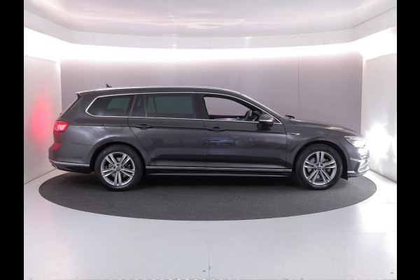 Volkswagen Passat Variant 1.5 TSI R-Line Business 150 pk Automaat (DSG) | Verlengde garantie | Navigatie | Parkeersensoren | Achteruitrijcamera | Stoelverwarming |