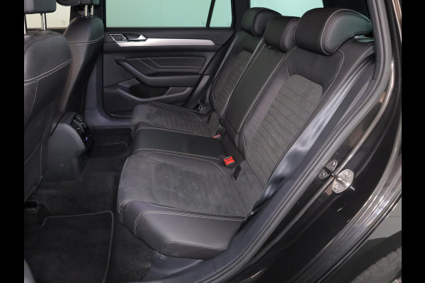 Volkswagen Passat Variant 1.5 TSI R-Line Business 150 pk Automaat (DSG) | Verlengde garantie | Navigatie | Parkeersensoren | Achteruitrijcamera | Stoelverwarming |