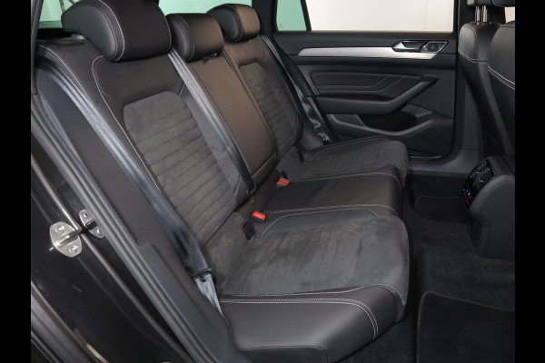 Volkswagen Passat Variant 1.5 TSI R-Line Business 150 pk Automaat (DSG) | Verlengde garantie | Navigatie | Parkeersensoren | Achteruitrijcamera | Stoelverwarming |