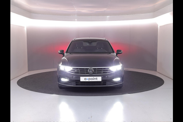 Volkswagen Passat Variant 1.5 TSI R-Line Business 150 pk Automaat (DSG) | Verlengde garantie | Navigatie | Parkeersensoren | Achteruitrijcamera | Stoelverwarming |