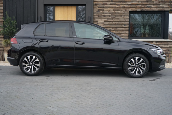 Volkswagen Golf VIII 1.0 TSI Active