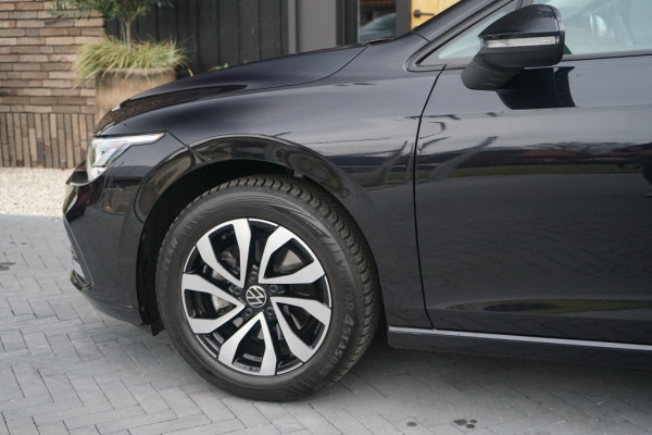 Volkswagen Golf VIII 1.0 TSI Active