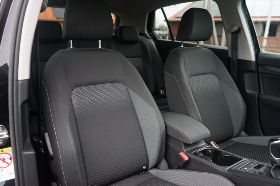 Volkswagen Golf VIII 1.0 TSI Active