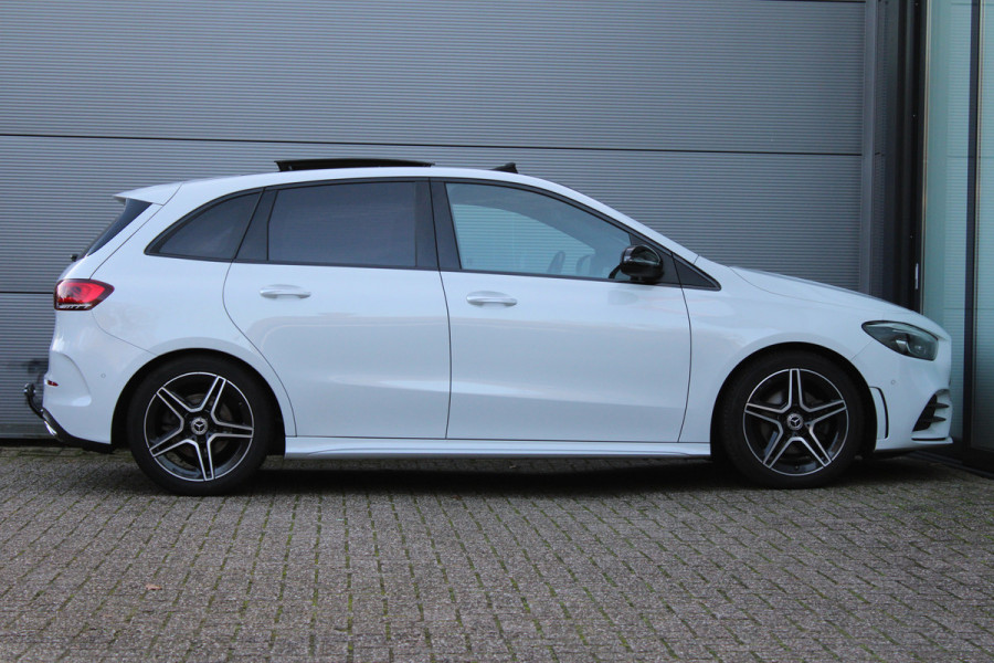 Mercedes-Benz B-Klasse 200 Business Solution AMG | Panoramadak | Trekhaak | Camera | Stoelverwarming | CarPlay