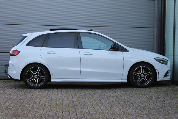 Mercedes-Benz B-Klasse 200 Business Solution AMG | Panoramadak | Trekhaak | Camera | Stoelverwarming | CarPlay