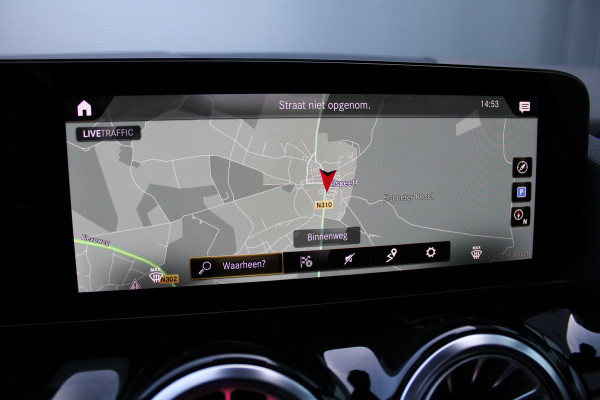 Mercedes-Benz B-Klasse 200 Business Solution AMG | Panoramadak | Trekhaak | Camera | Stoelverwarming | CarPlay