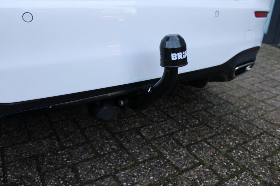 Mercedes-Benz B-Klasse 200 Business Solution AMG | Panoramadak | Trekhaak | Camera | Stoelverwarming | CarPlay