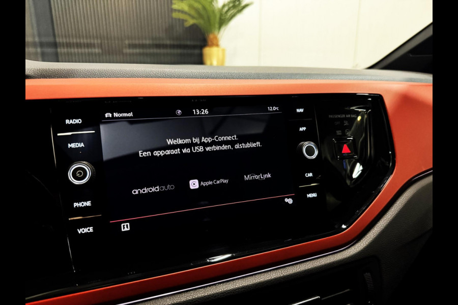 Volkswagen Polo 2.0 TSI GTI|PANO|KEYLESS|SFEER|BOMVOL