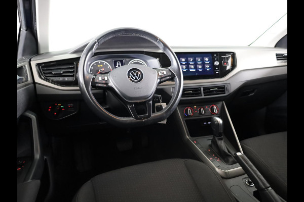 Volkswagen Polo 1.0 TSI R-Line Edition 95 pk Automaat (DSG) | Navigatie via App | Trekhaak | Parkeersensoren | Adaptieve cruise control |