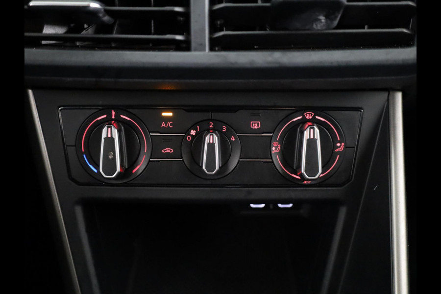 Volkswagen Polo 1.0 TSI R-Line Edition 95 pk Automaat (DSG) | Navigatie via App | Trekhaak | Parkeersensoren | Adaptieve cruise control |