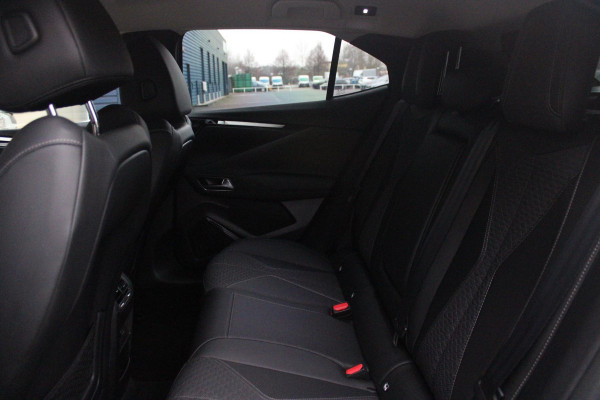 DS DS 4 1.2 130PK AUTOMAAT TROCADERO | HEAD UP DISPLAY | DODEHOEK DETECTIE | NAVIGATIE | DRAADLOZE APPLE CARPLAY/ANDROID AUTO | LED KOPLAMPEN | ACHTERUITRIJ CAMERA | 19" LICHTMETALEN VELGEN BLACK | ADAPTIVE CRUISE CONTROL | KEYLESS ENTRY/START |