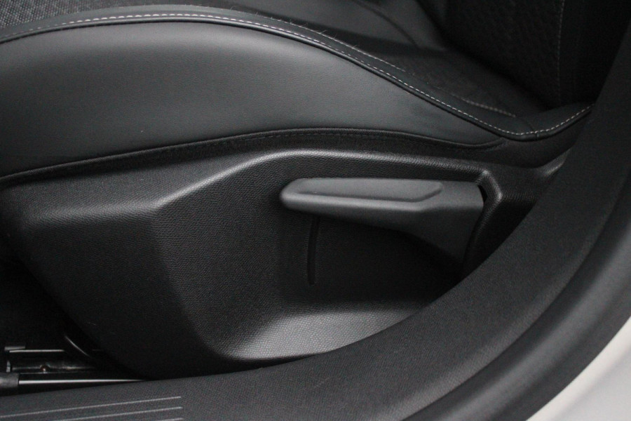 DS DS 4 1.2 130PK AUTOMAAT TROCADERO | HEAD UP DISPLAY | DODEHOEK DETECTIE | NAVIGATIE | DRAADLOZE APPLE CARPLAY/ANDROID AUTO | LED KOPLAMPEN | ACHTERUITRIJ CAMERA | 19" LICHTMETALEN VELGEN BLACK | ADAPTIVE CRUISE CONTROL | KEYLESS ENTRY/START |