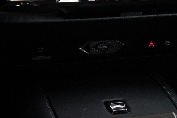 DS DS 4 1.2 130PK AUTOMAAT TROCADERO | HEAD UP DISPLAY | DODEHOEK DETECTIE | NAVIGATIE | DRAADLOZE APPLE CARPLAY/ANDROID AUTO | LED KOPLAMPEN | ACHTERUITRIJ CAMERA | 19" LICHTMETALEN VELGEN BLACK | ADAPTIVE CRUISE CONTROL | KEYLESS ENTRY/START |