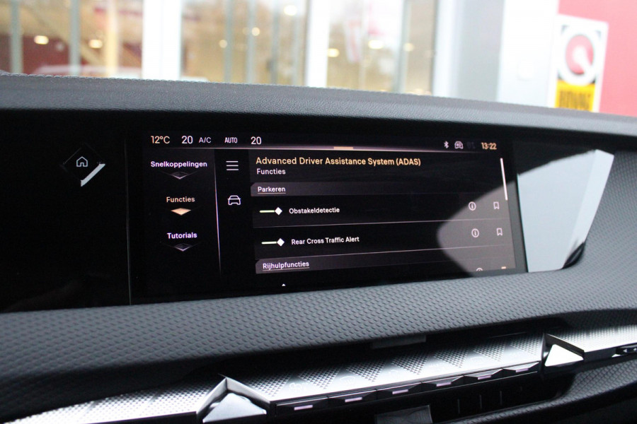 DS DS 4 1.2 130PK AUTOMAAT TROCADERO | HEAD UP DISPLAY | DODEHOEK DETECTIE | NAVIGATIE | DRAADLOZE APPLE CARPLAY/ANDROID AUTO | LED KOPLAMPEN | ACHTERUITRIJ CAMERA | 19" LICHTMETALEN VELGEN BLACK | ADAPTIVE CRUISE CONTROL | KEYLESS ENTRY/START |