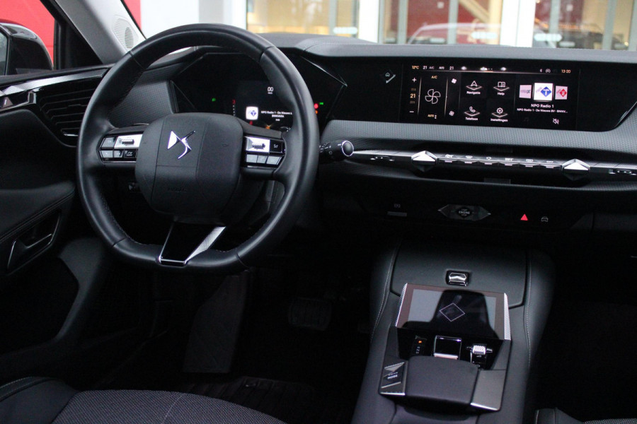 DS DS 4 1.2 130PK AUTOMAAT TROCADERO | HEAD UP DISPLAY | DODEHOEK DETECTIE | NAVIGATIE | DRAADLOZE APPLE CARPLAY/ANDROID AUTO | LED KOPLAMPEN | ACHTERUITRIJ CAMERA | 19" LICHTMETALEN VELGEN BLACK | ADAPTIVE CRUISE CONTROL | KEYLESS ENTRY/START |
